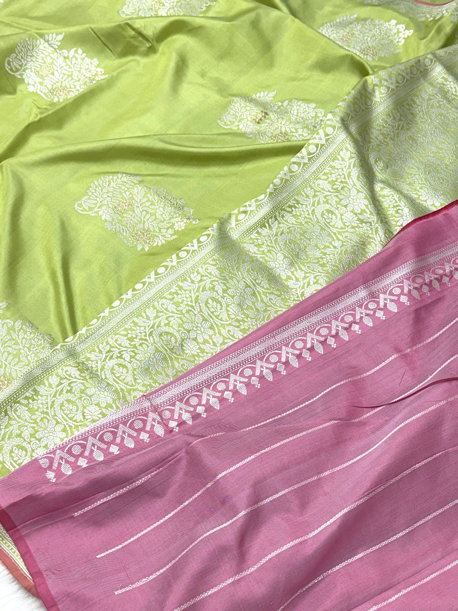Pista Green Pure Katan Silk Handwoven Banarasi Saree |Ektara Weave|