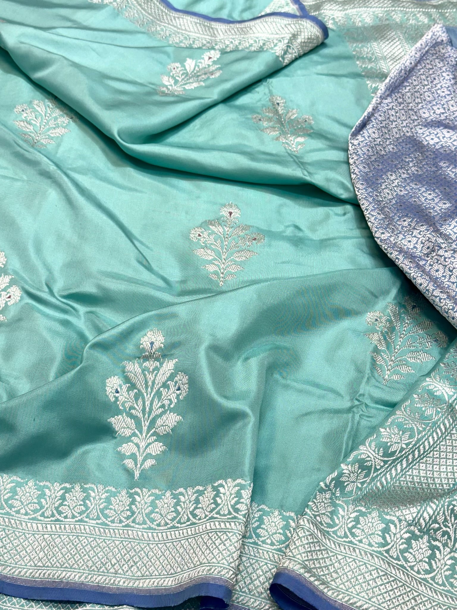 Light Sea Green Pure Katan Mulberry Silk Handwoven Modern Banarasi Saree - Kadhwa Ektara Weave