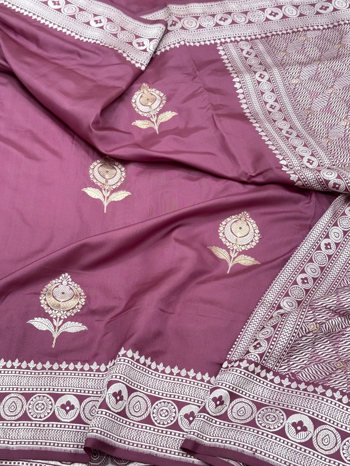 Purple Wine Pure Mulberry Katan Silk Ektara Handwoven Banarasi Saree - Kadhwa Weave