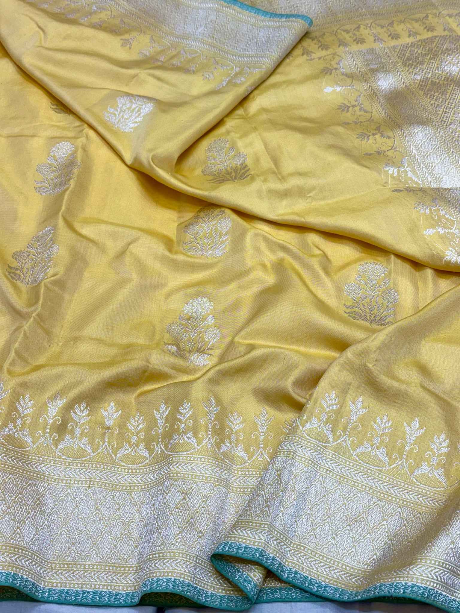 Pistachio Green Pure Katan Silk Kadhuva weave Handwoven Banarasi Saree