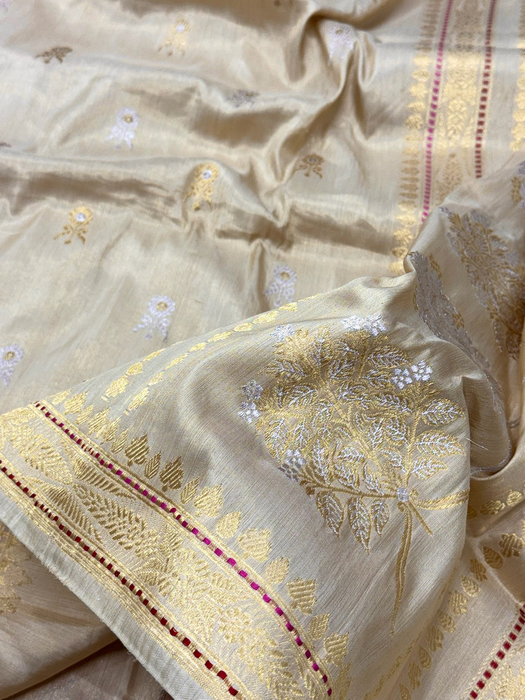 Ivory Ektara Weave Katan Tissue Handwoven Banarasi Silk Saree