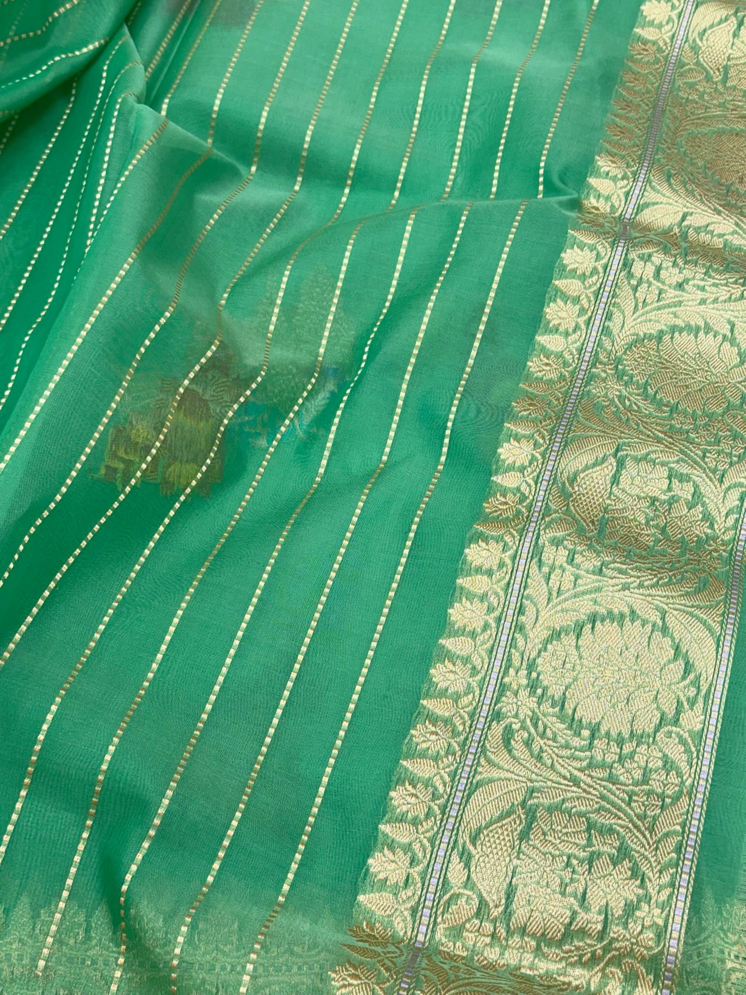 Green Pure Kora Mulberry Silk Handwoven Banarasi Saree - Kadhwa Weave