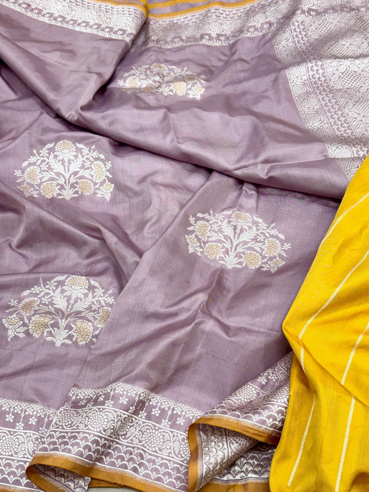 Lilac Pink Ektara Weave Handwoven Pure Silk Saree