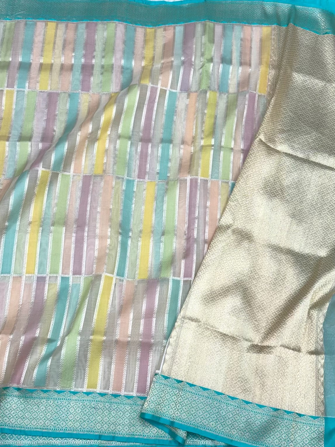 Ivory Pure Kora Silk Handwoven Banarasi Saree | Kadhwa Weave |Contemporary Saree - Rangkaat weave