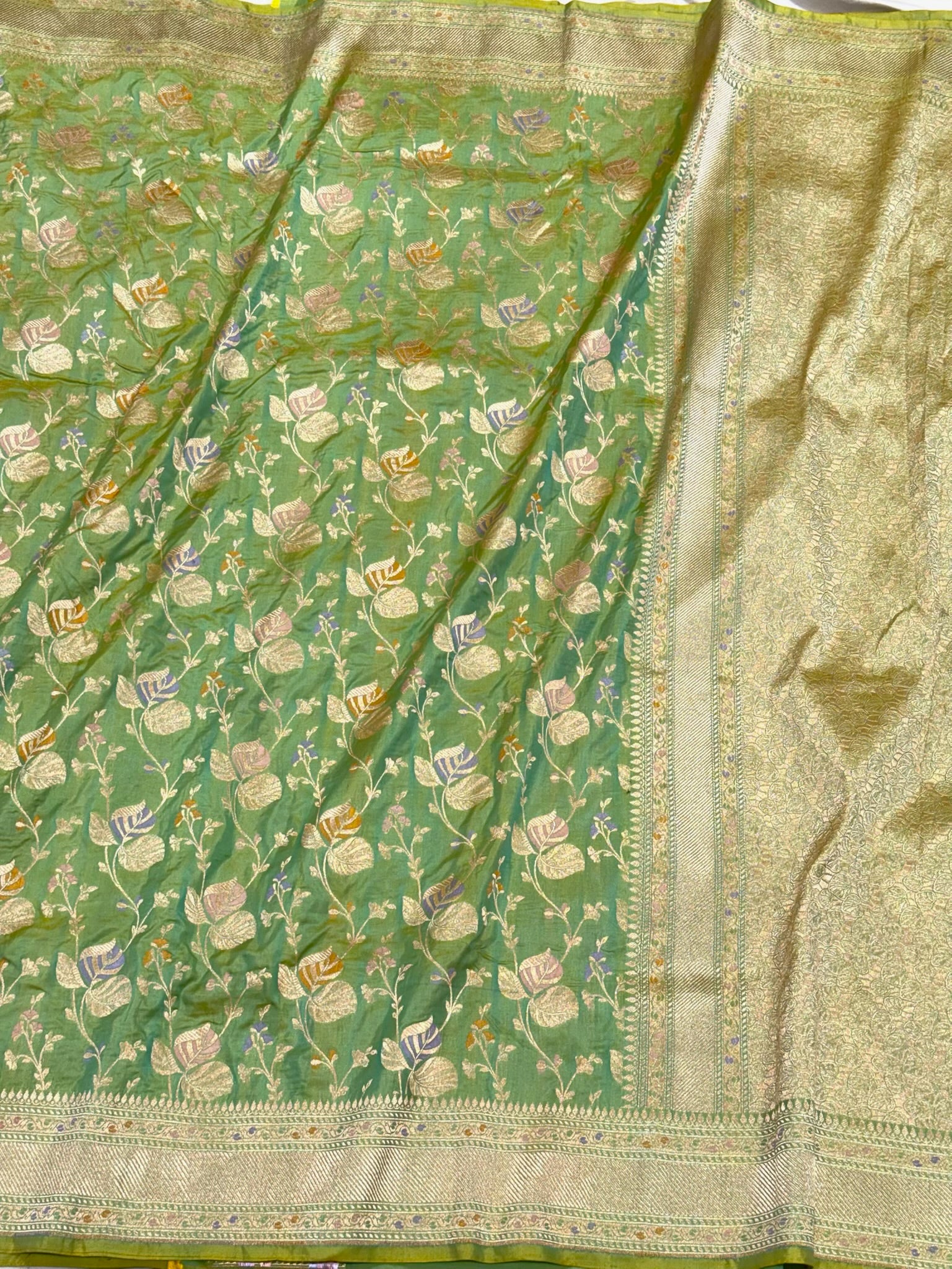 Pista Green Dual Tone Pure Mulberry Katan Silk Handloom Banarasi Saree - Authentic Banarasi Meenakari Saree