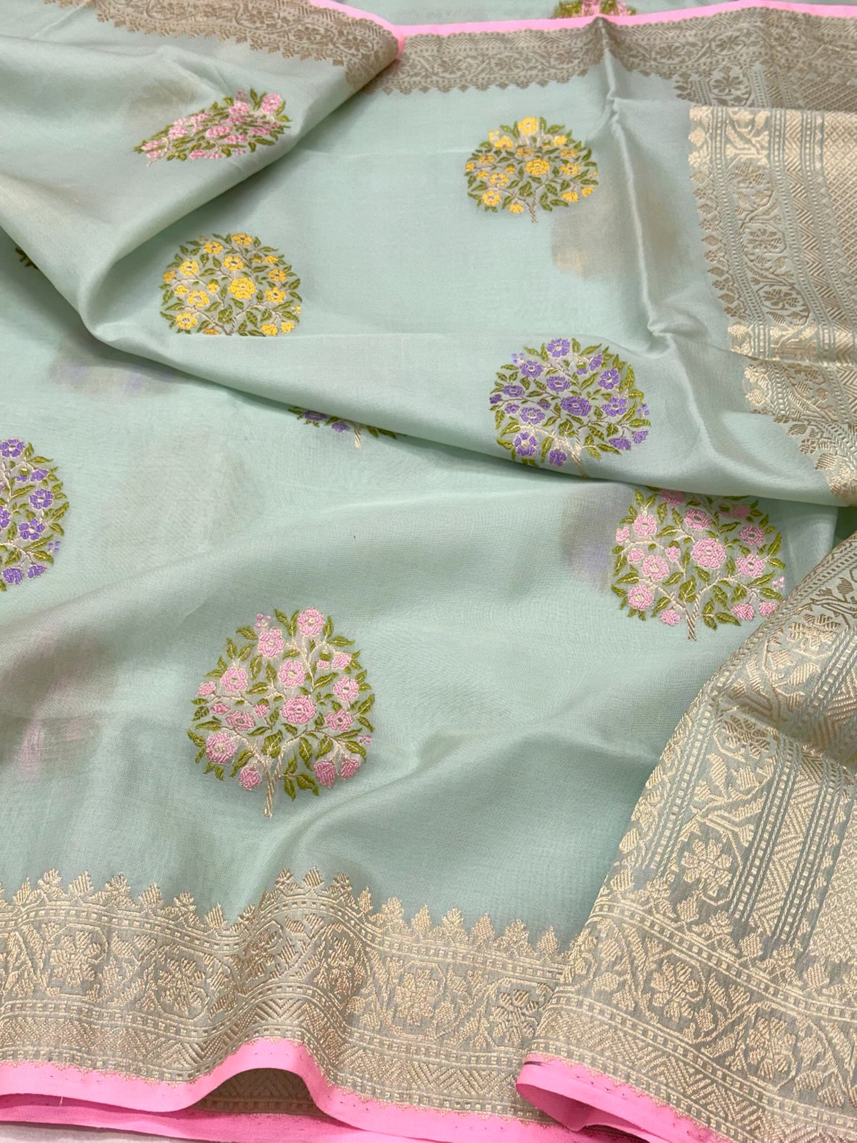 Green Pure Kora Mulberry Silk | Kadhwa + Ektara Technique | Handwoven Banarasi Saree - The Couture Drape