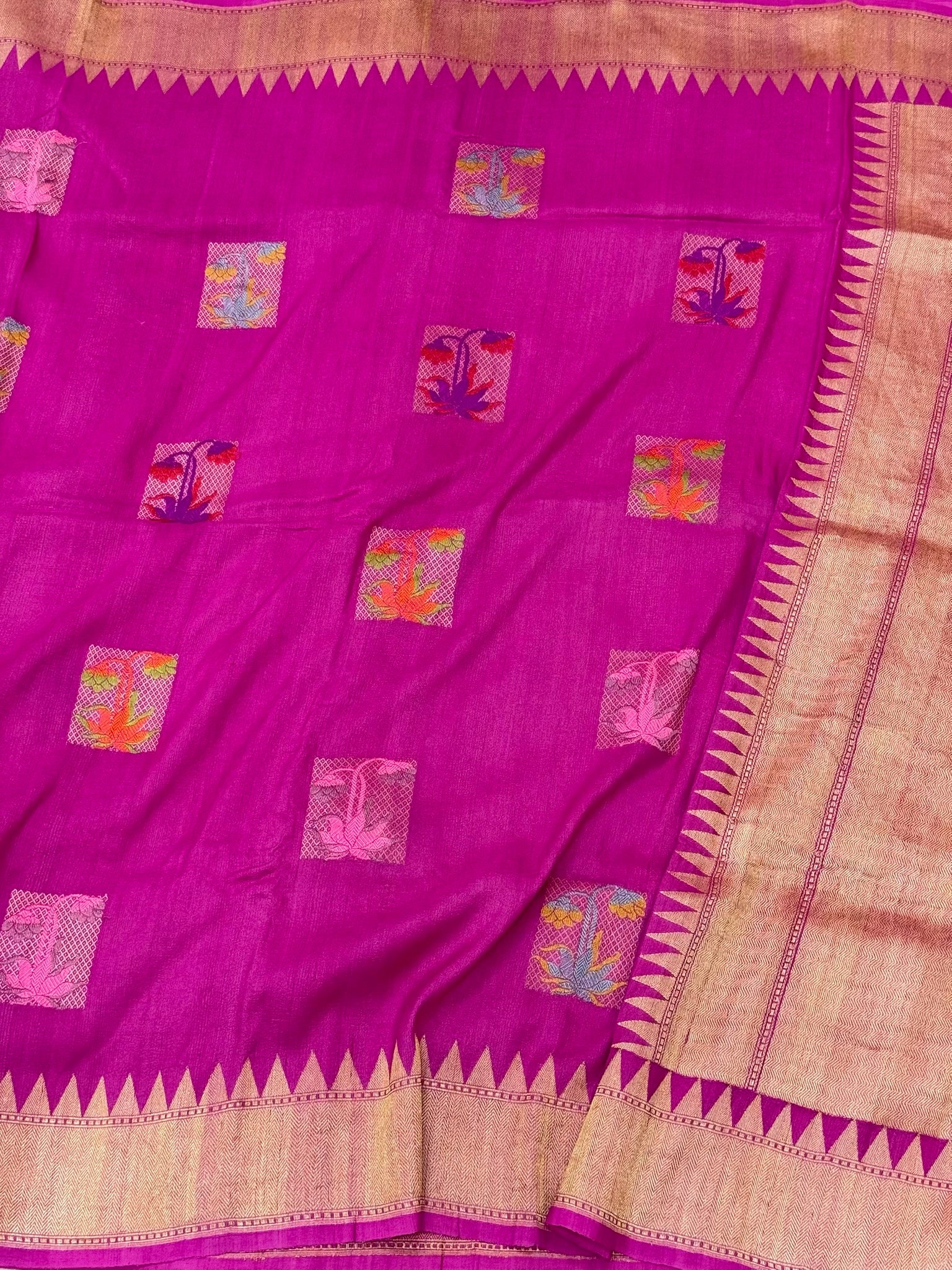 Fuchsia Pink Pure Tussar Georgette Silk Handwoven Banarasi Saree | Kadhwa Weave