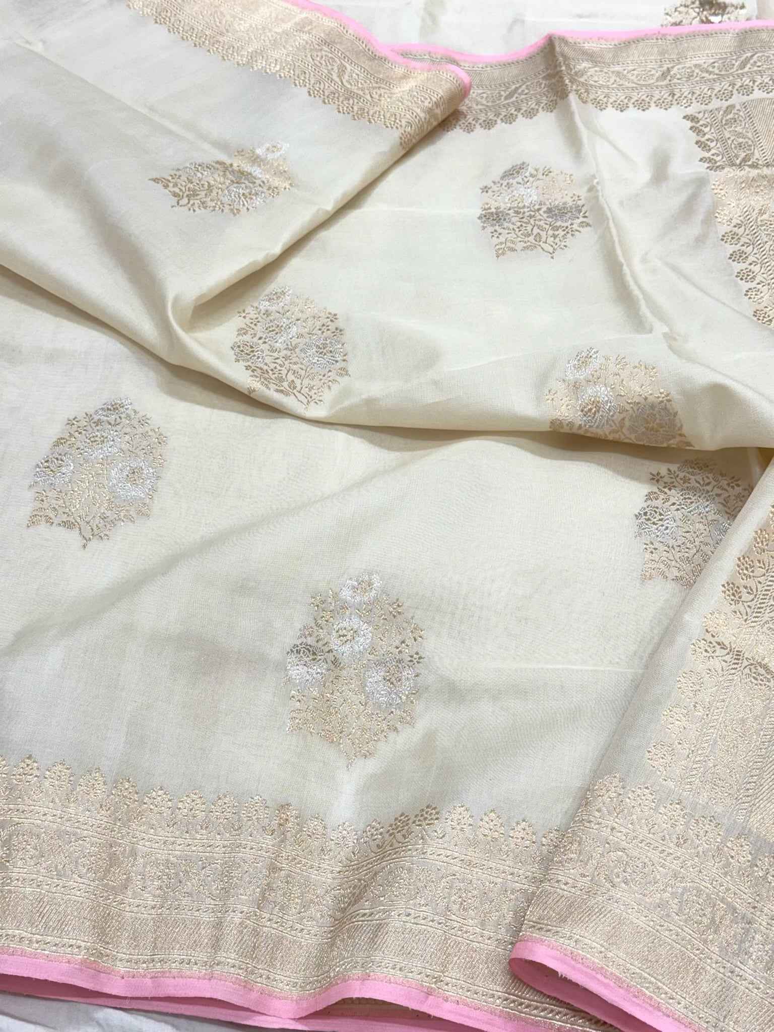 Off White Pure Kora Silk & Pure Mulberry Silk Handwoven Banarasi Saree