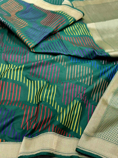Emerald Green Pure Katan Silk & Pure Mulberry Silk Handwoven Contemporary Banarasi  Saree - Kadhwa Weave
