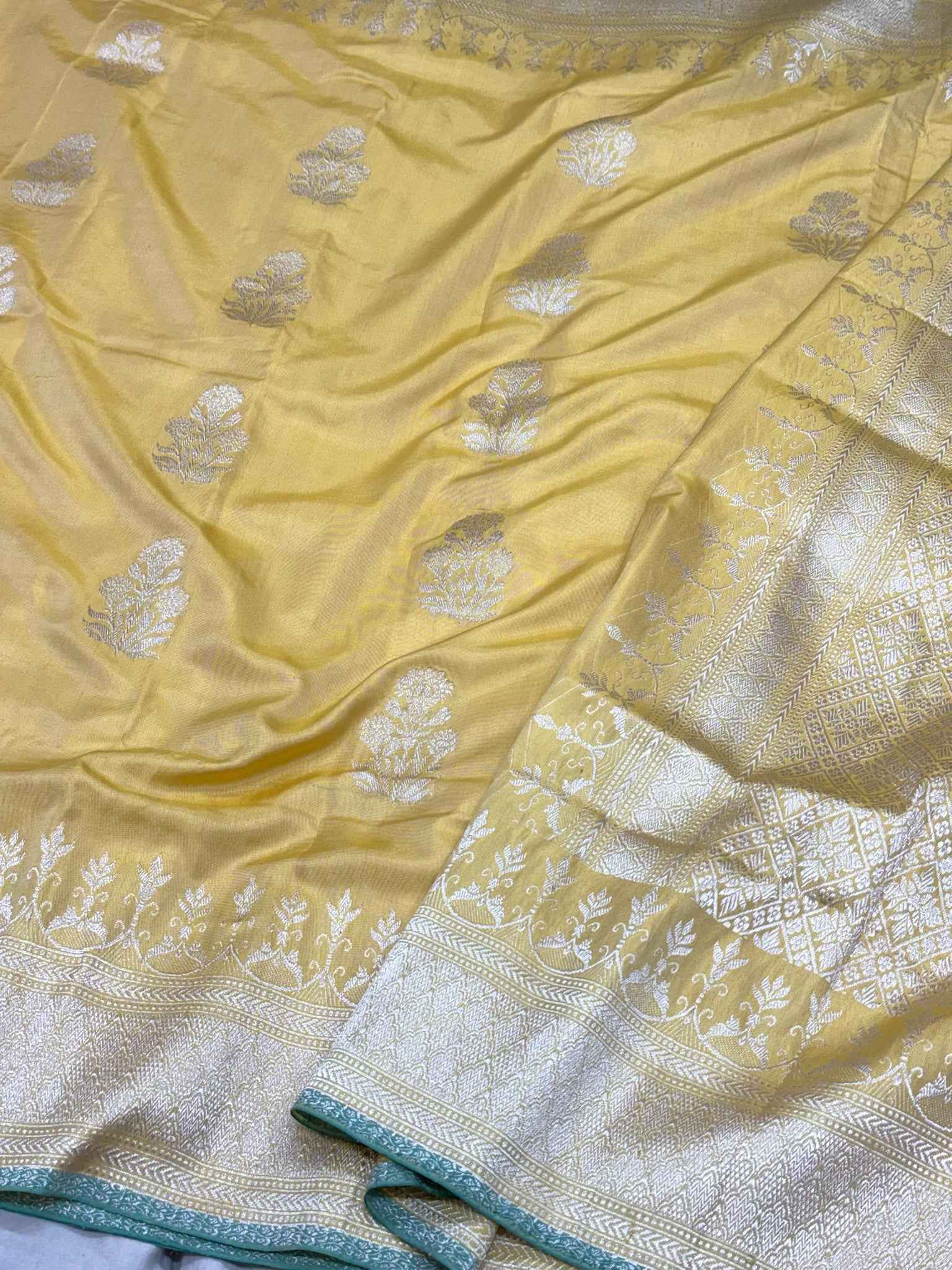 Pistachio Green Pure Katan Silk Kadhuva weave Handwoven Banarasi Saree