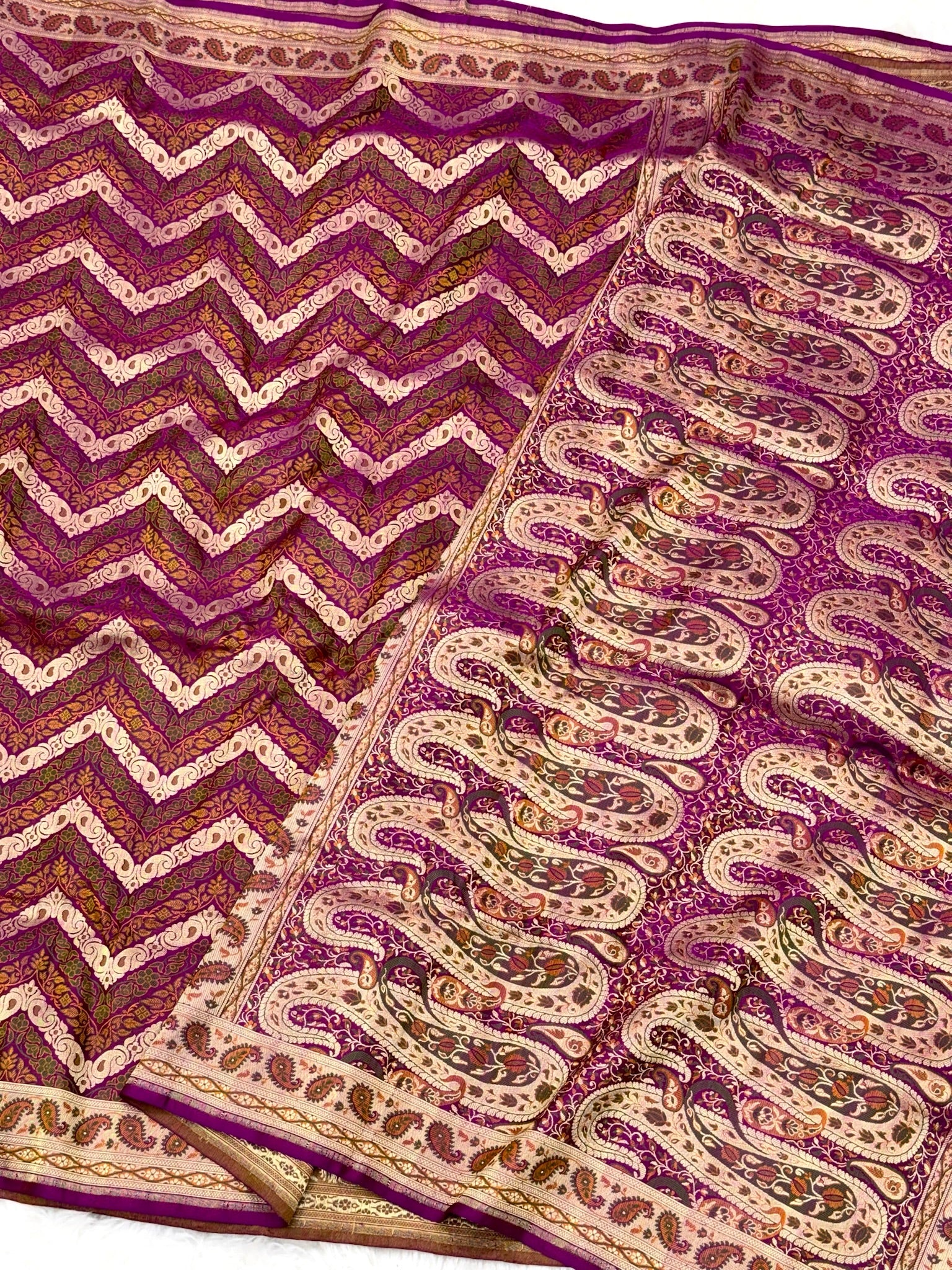 Magenta Pure Satin Silk Handwoven Banarasi Saree |Tanchoi|