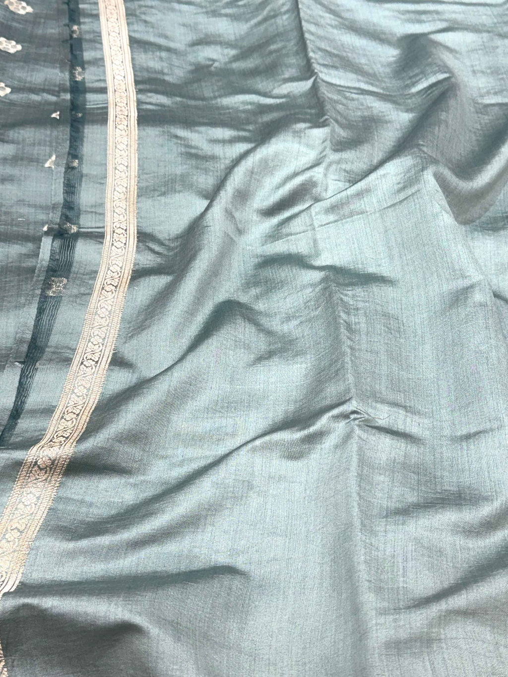 Lime Green Pure Mulberry Chiniya Silk Handloom Banarasi Saree