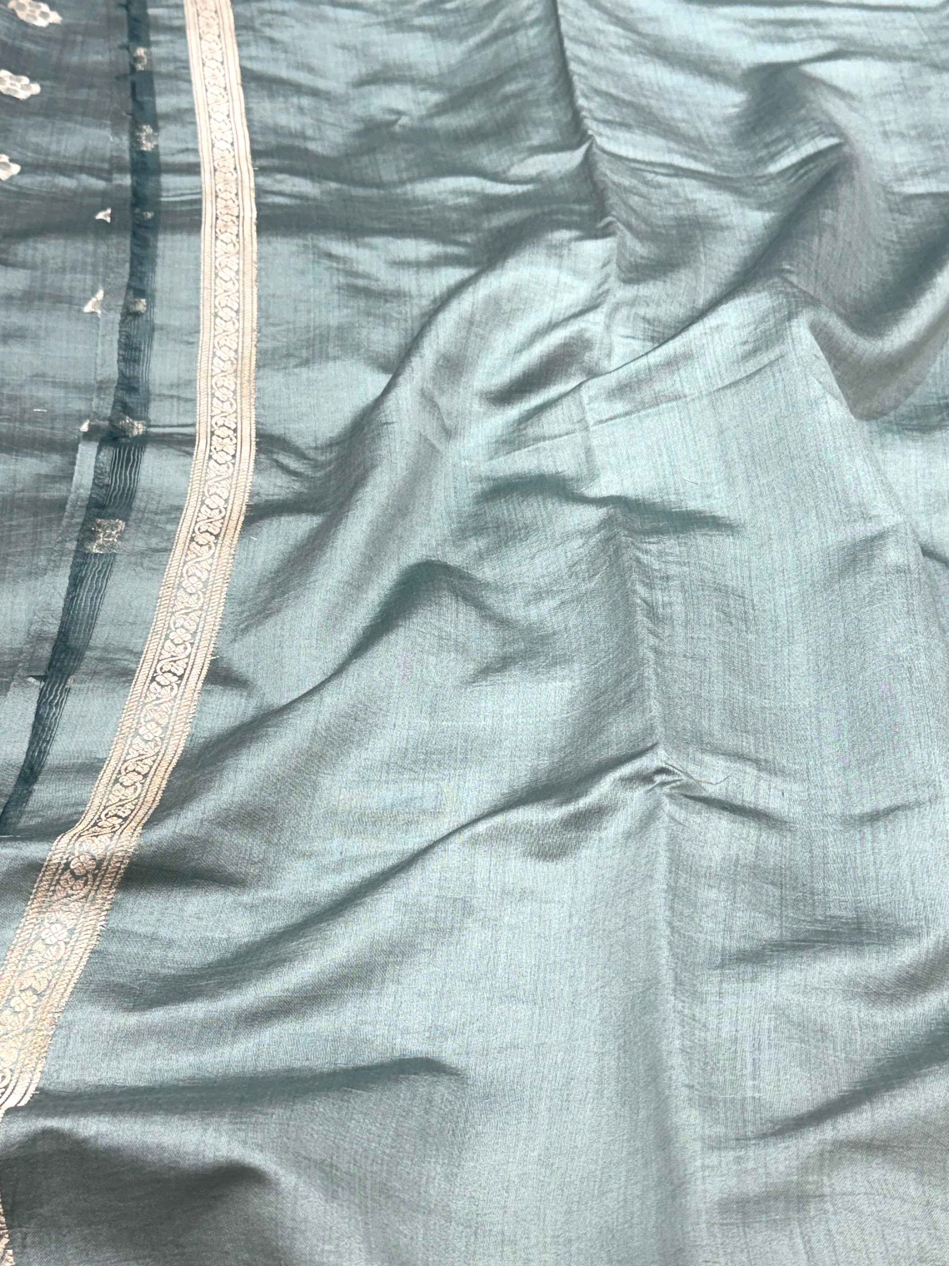 Lime Green Pure Mulberry Chiniya Silk Handloom Banarasi Saree