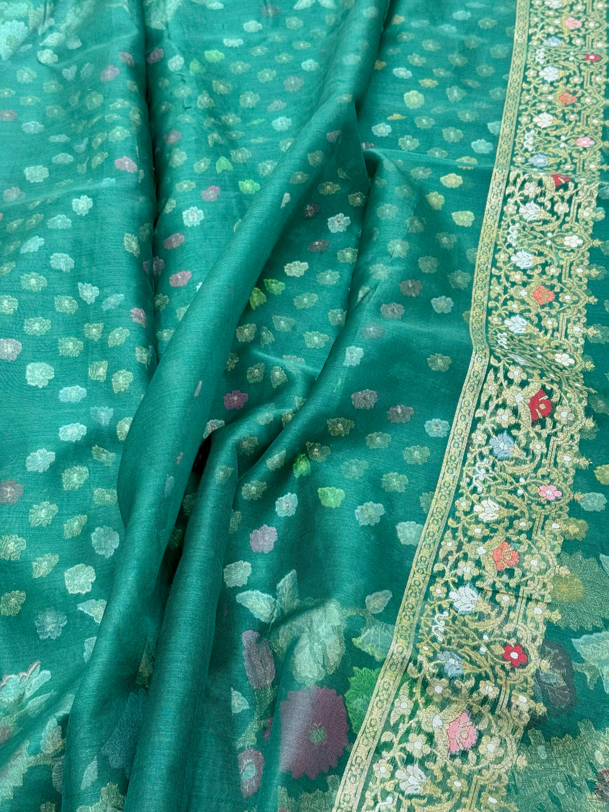 Emerald Green Pure Kora Silk Jamdani | Ektara Technique | Handloom Banarasi Saree - The Banarasi Muse