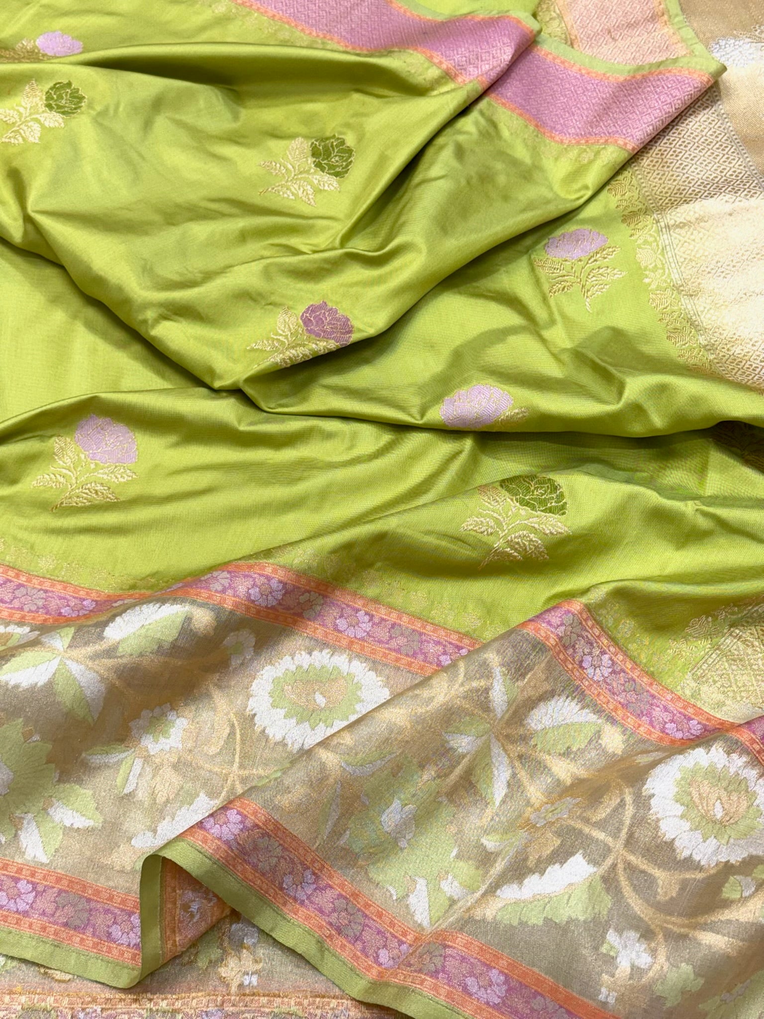 Light Green | Kadhwa Technique | Handwoven Banarasi Saree - Pure Katan Mulberry Silk Saree