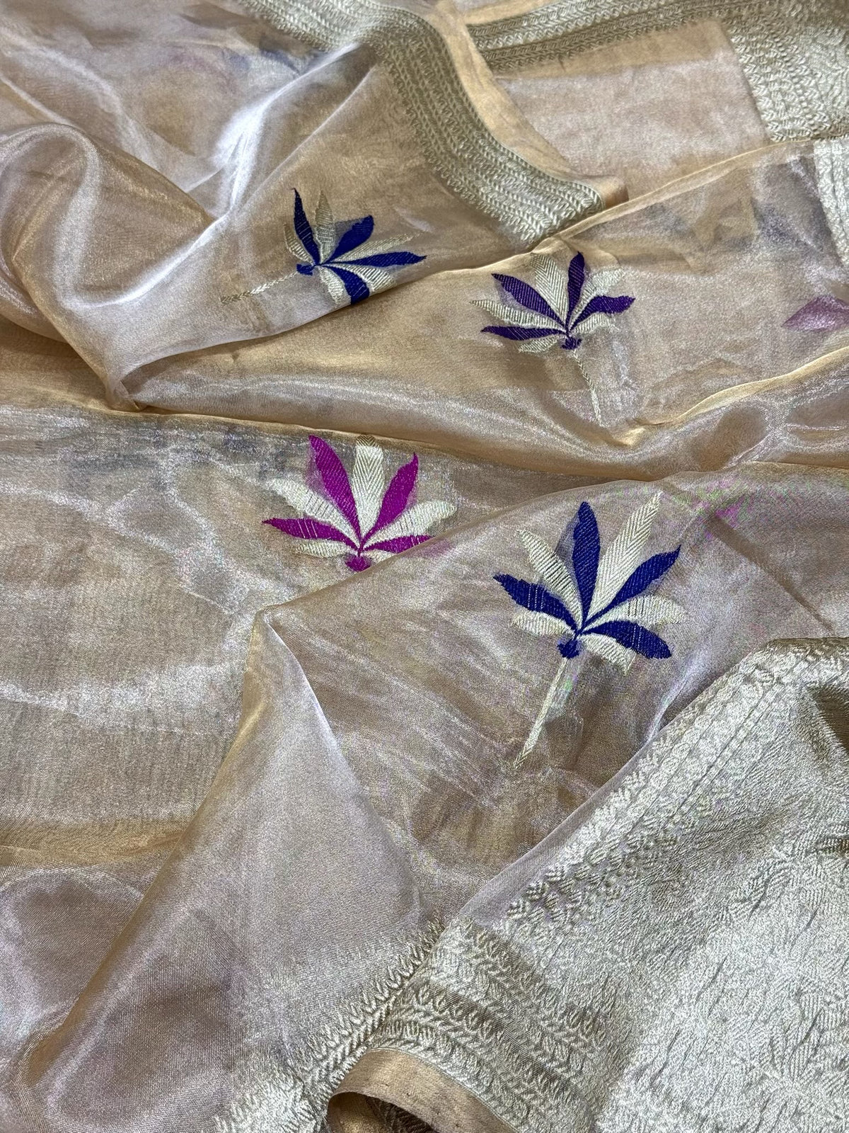 Molten Gold Handwoven Banarasi Pure Tissue Silk - Kadhwa Ektara Authentic Banarasi Modern Saree
