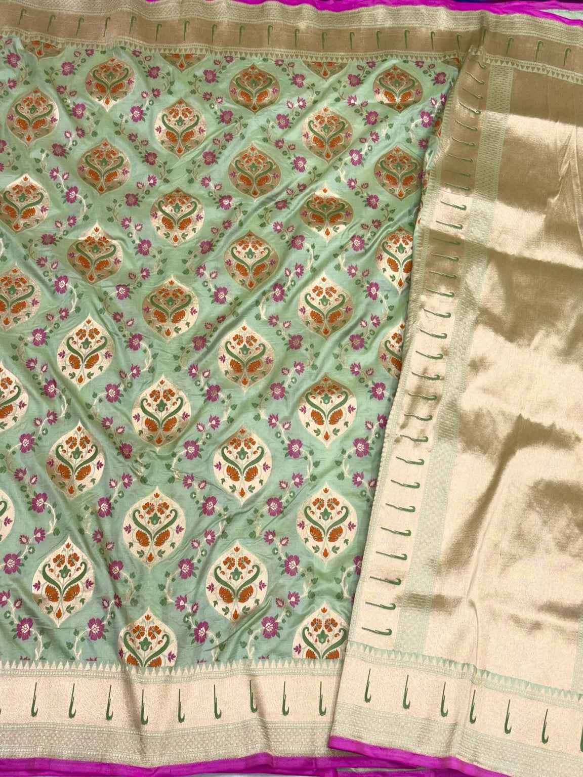 Pista Green Pure Katan Silk & Mulberry Silk Handloom Banarasi Saree