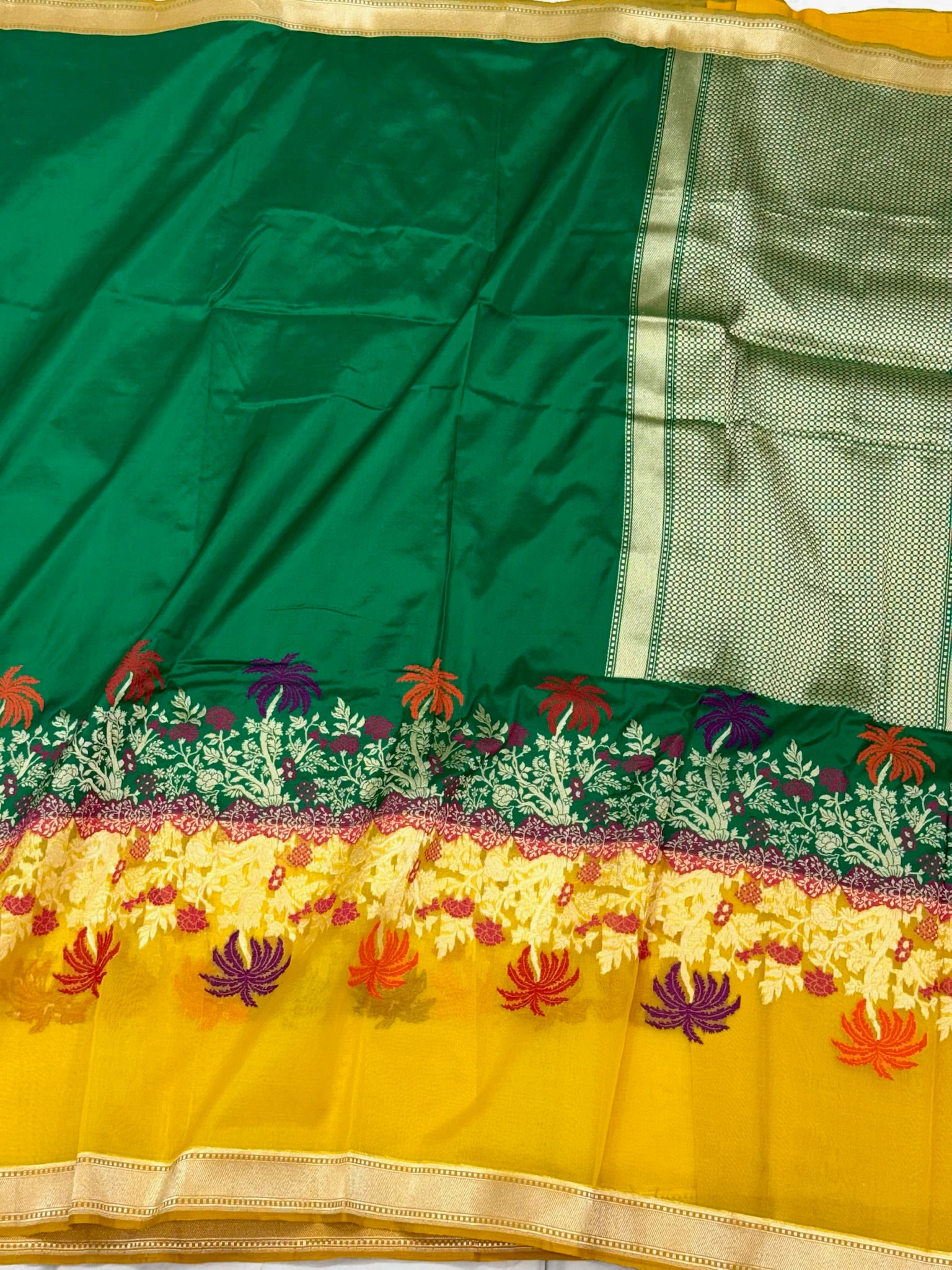 Emerald Green Modern Banarasi Handwoven | Kadhwa Weave | Pure Mulberry Katan Silk Contemporary Saree With Kora Border