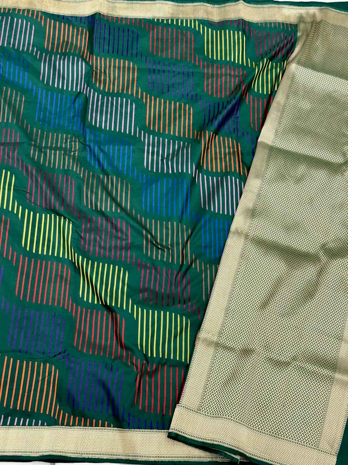 Emerald Green Pure Katan Silk & Pure Mulberry Silk Handwoven Contemporary Banarasi  Saree - Kadhwa Weave