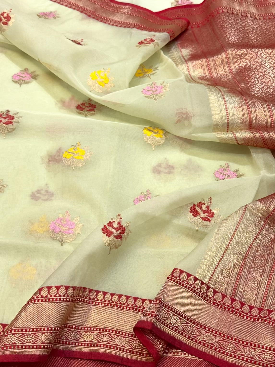 Pista Green Pure Kora Silk Saree - Kadhwa Technique Pure Mulberry Silk Handwoven Banarasi Saree