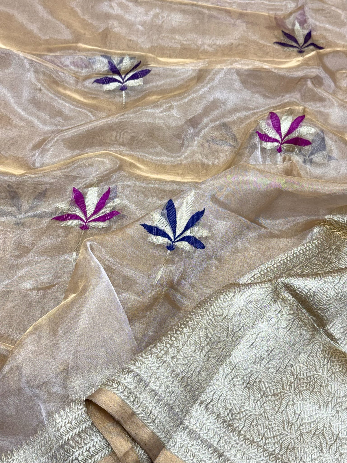 Molten Gold Handwoven Banarasi Pure Tissue Silk - Kadhwa Ektara Authentic Banarasi Modern Saree