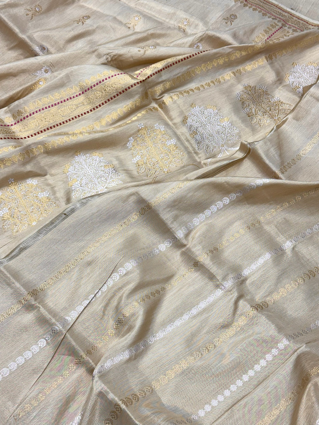 Ivory Ektara Weave Katan Tissue Handwoven Banarasi Silk Saree