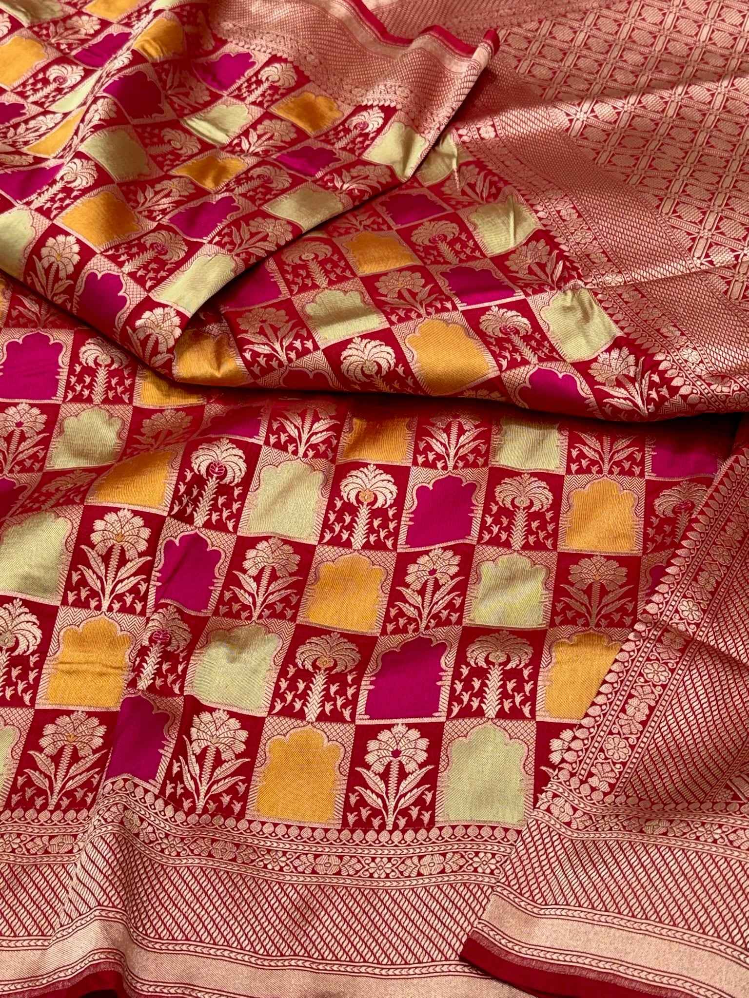 Red Pure Mulberry Silk & Pure Katan Silk Handloom Banarasi Saree - Rangkaat
