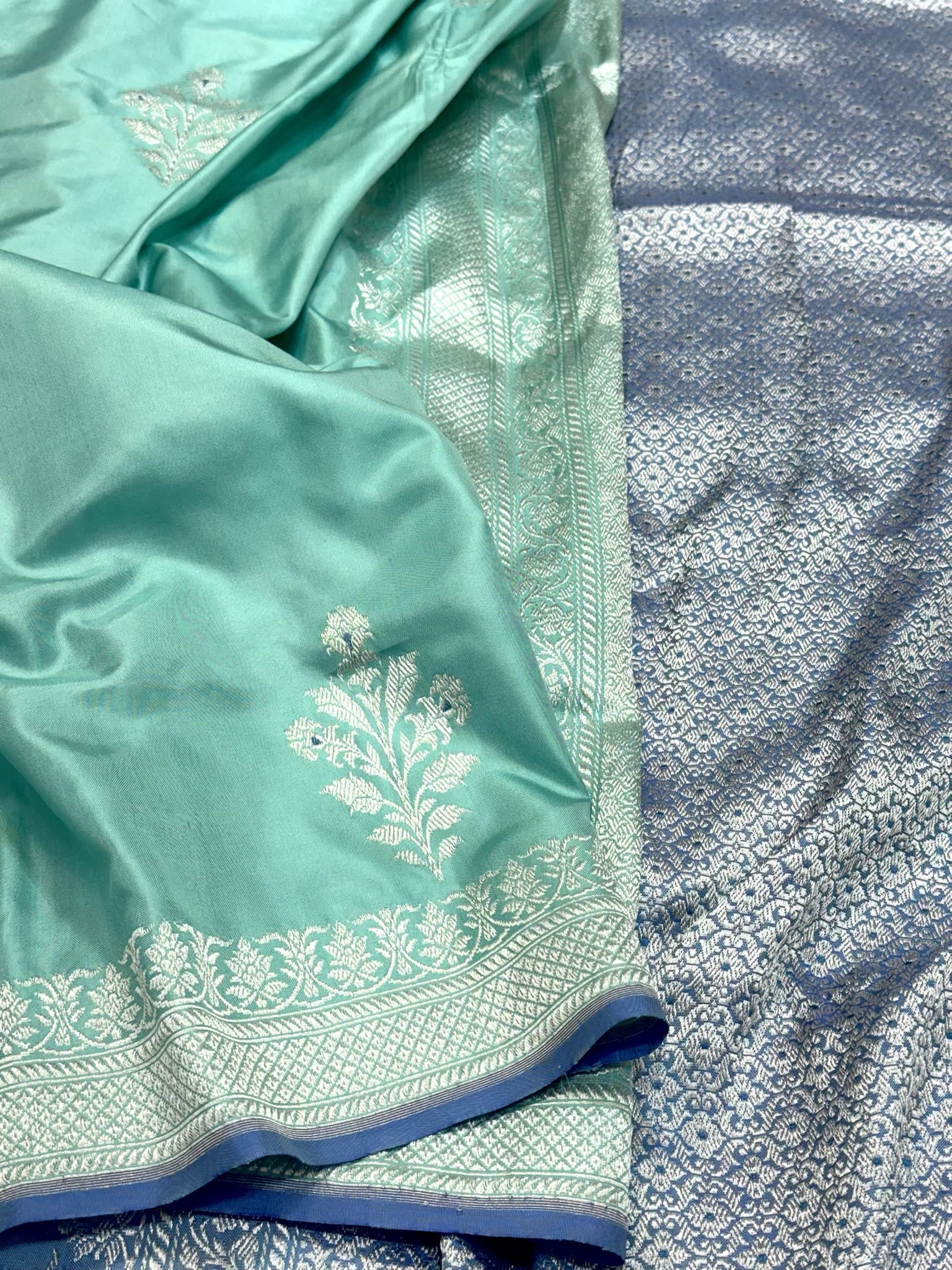 Light Sea Green Pure Katan Mulberry Silk Handwoven Modern Banarasi Saree - Kadhwa Ektara Weave