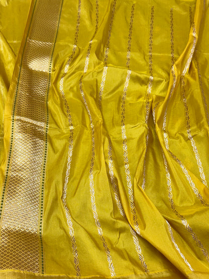 Bottle Green Pure Katan Mulberry Silk Handwoven Banarasi Saree - | Kadhwa + Kadhiyal Weave