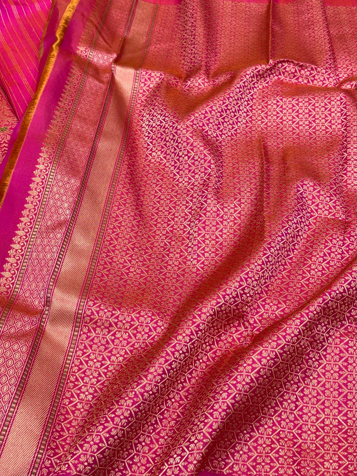 Pink/Dual Tone Pure Mulberry Katan Silk | Kadhwa Ektara Weave | Handwoven Banarasi Saree - Six Yards of Pure Elegance