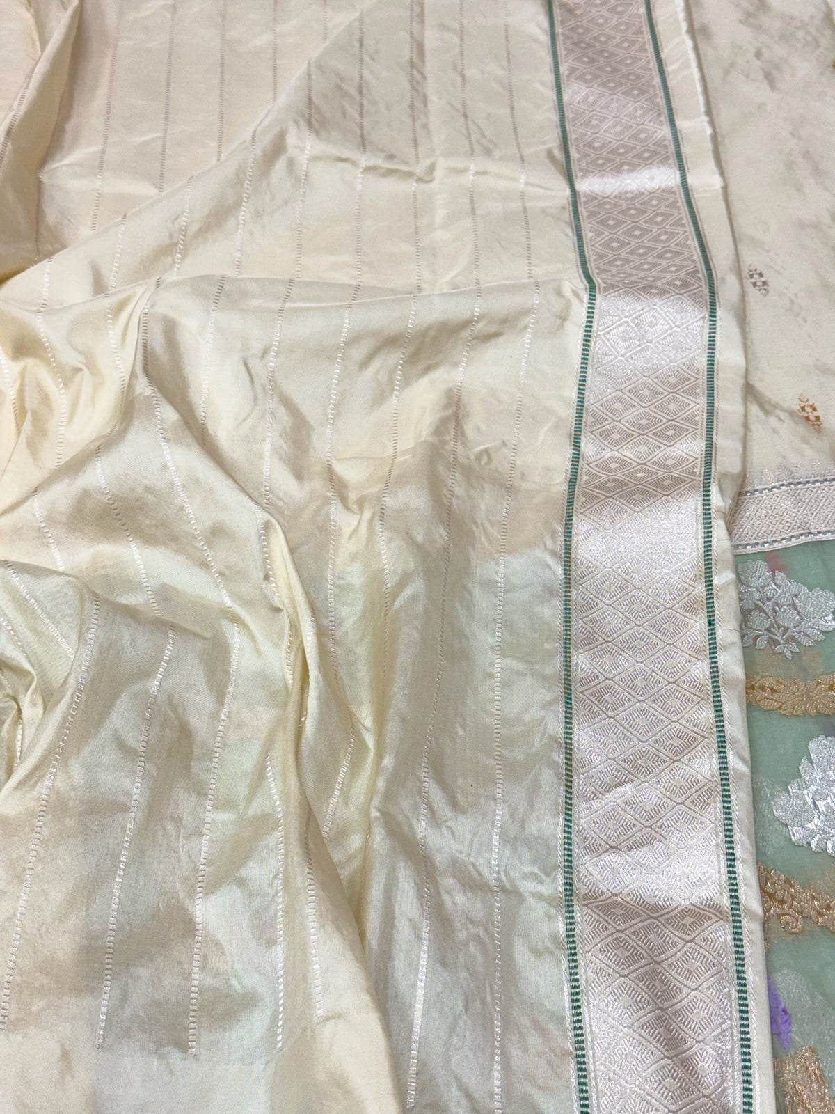 Pastel Yellow Pure Katan Mulberry Silk Handwoven Banarasi | Kadhwa + Kadhiyal Technique | Banarasi Saree - Kora Skirt